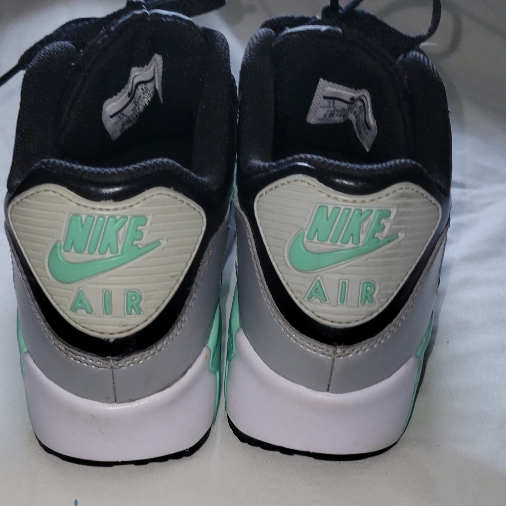 Sneakers - Picture 3 of 4